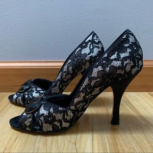 🎉2xHP🎉 WHBM Black & Tan Lace Heels w/Jewels Sz 7